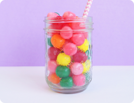 Gomas de colores en un frasco